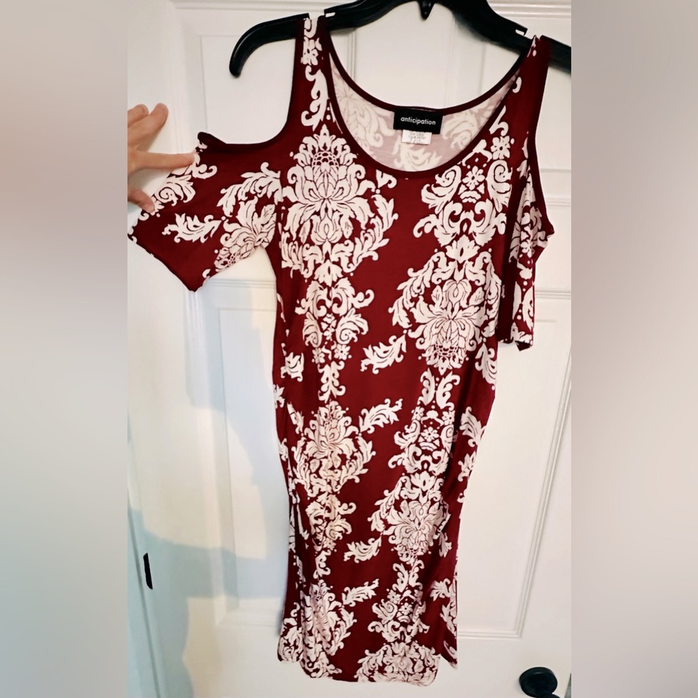 Maternity open shoulder maroon dress